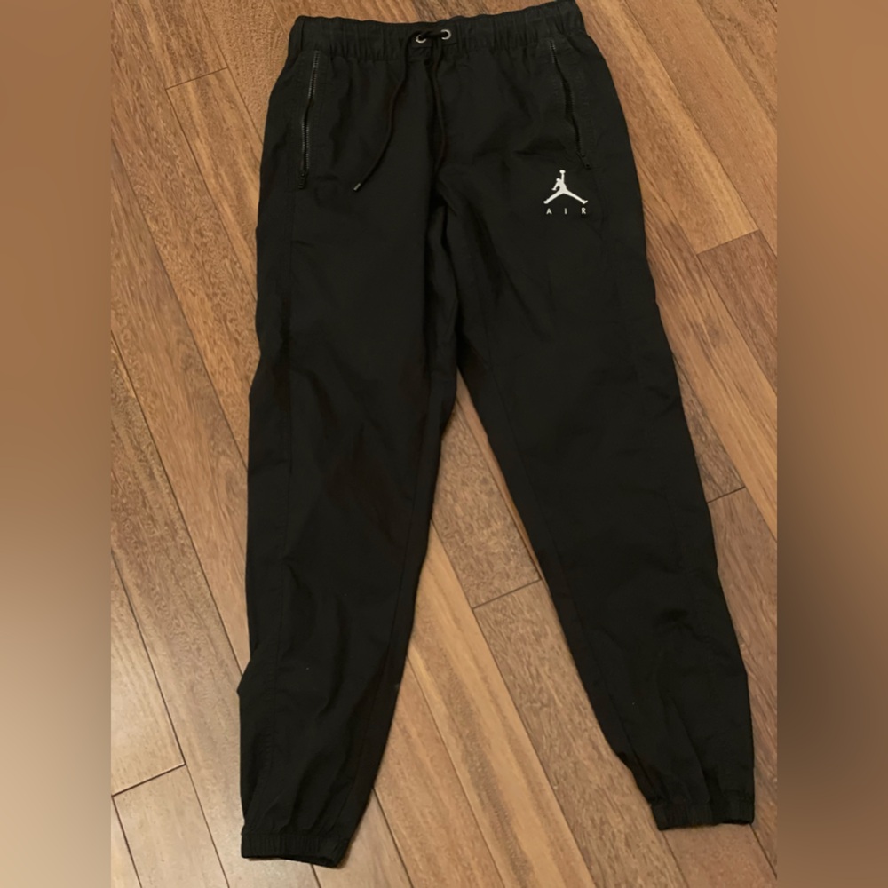 Men’s or Women’s Air Jordan tapered leg pants. 
Very good condition!